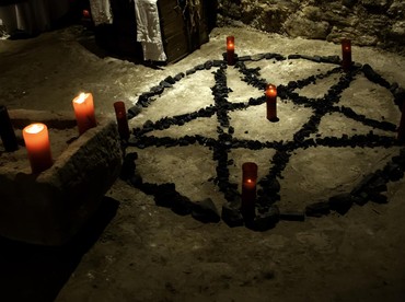 5 Lokasi Pesugihan di Jawa Paling Tersohor, Ada yang Syarat Ritualnya Bersetubuh!