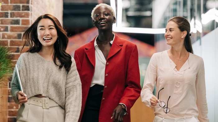 5 Kesan Pertama yang Terbukti Secara Ilmiah Bikin Perempuan Terlihat Lebih Menarik, Pernah Buktikan Sendiri?