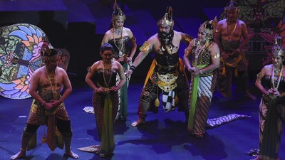 img-title FOTO: Panglima dan 3 Kepala Staf TNI Main Wayang Orang Bareng Kapolri