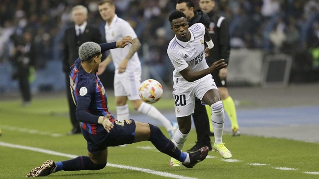 Real Madrid akan bersua Barcelona pada leg pertama semifinal Piala Raja, Jumat (3/3) dini hari WIB. Berikut jadwal siaran langsung Madrid vs Barcelona.