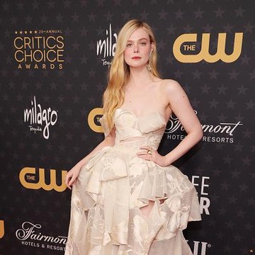 img-title Selebriti Paling Stylish di Critics Choice Award 2023! Dari Elle Fanning hingga Michelle Yeoh