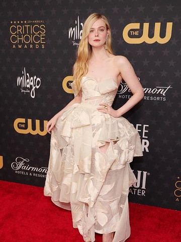 img-title Selebriti Paling Stylish di Critics Choice Award 2023! Dari Elle Fanning hingga Michelle Yeoh