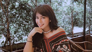 img-title Kabar Bahagia, Fay Nabila Resmi Tunangan dengan Sang Kekasih