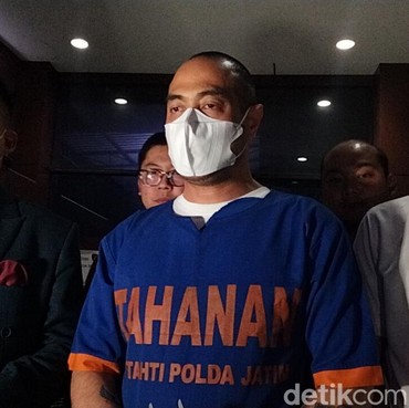 Ditetapkan Jadi Tersangka KDRT, Baju Tahanan Ferry Irawan Disorot
