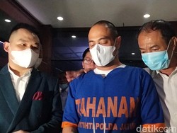 Dicecar Adik, Ferry Irawan Tetap Bantah Bikin Hidung Venna Berdarah