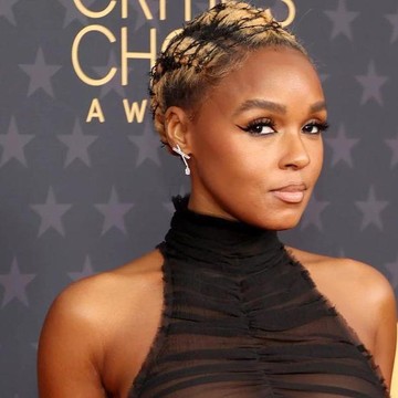 img-title Riasan Terbaik dari Critics' Choice Awards 2023, Nude Lips Jadi Tren Terkini?