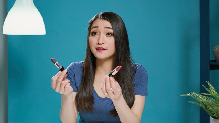 Jangan Sembarangan Berbagi Lipstik dengan Orang Lain! Kenali Risiko yang Mengintai