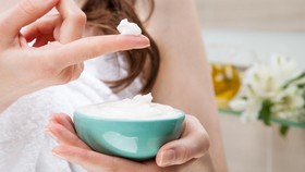 7 Cara Membuat Masker Rambut Alami, Salah Satunya dari Mayones