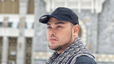 img-title Ivan Gunawan Malah Disebut Cemburu Usai Komentari Foto Ayu Ting Ting & Boy William