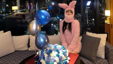 img-title Gemash! 7 Potret Jennie BLACKPINK Rayakan Ultah ke-27 Pakai Kostum Kelinci