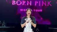 <p>Jennie BLACKPINK baru berulang tahun dan genap berusia 27 tahun, Bunda. Wanita kelahiran 16 Januari 1996 ini mendapat kejutan oleh Blink (penggemar BLACKPINK) di Hong Kong saat melakukan konser tur dunia di negara tersebut. (Foto: Instagram @jennierubyjane)<br /><br /><br /></p>