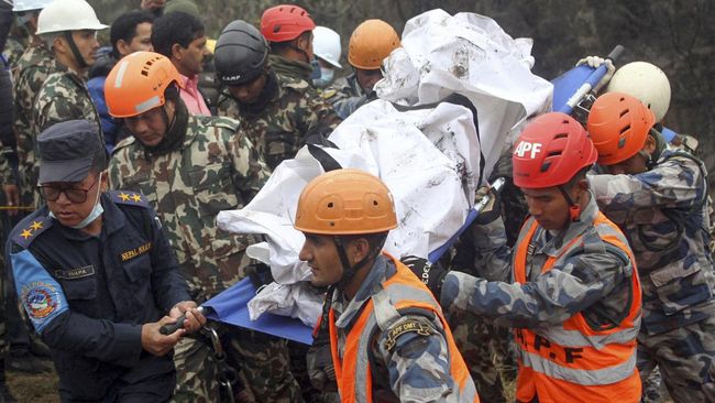 4 Yeti Airlines Passengers Live Facebook when the Plane Crashes