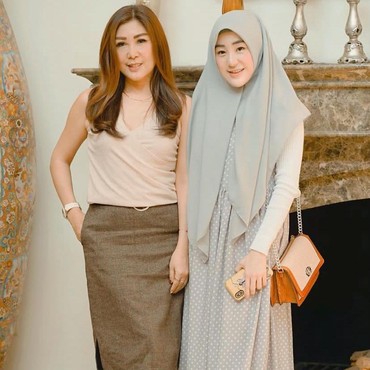 Tak Terima Anak Dituding Selingkuh, 8 Potret Larissa Chou & Ibunda Beda Agama