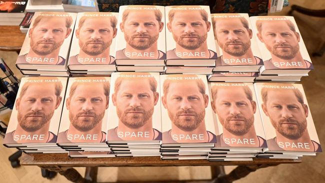 Berdasarkan data Guinness World Records, memoar Pangeran Harry bertajuk Spare menyalip capaian buku Barack Obama.