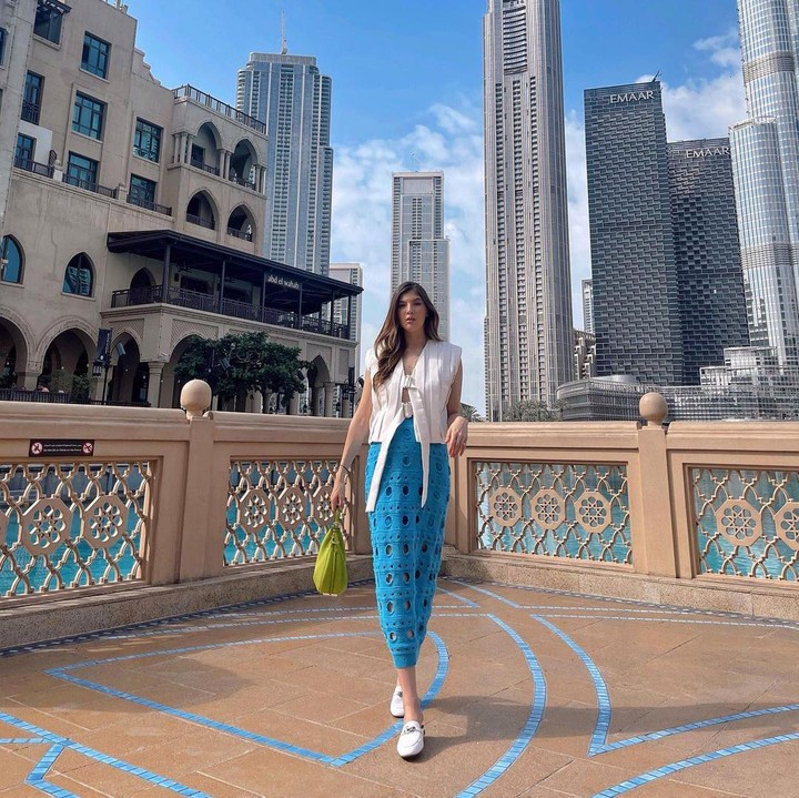 <p>Selama di Dubai dan Abu Dhabi, Mikaila memamerkan potret-potret cantiknya. Ia mengunggah beberapa foto saat berpose bak model. (Foto: Instagram @mikailapatritz)</p>