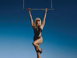 Deretan Lagu Terlaris Miley Cyrus, Wrecking Ball hingga Flowers