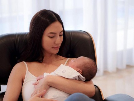 5 Potret Nadia Saphira Gendong Anak Pertama, Dipuji Cantik Sejak Dahulu