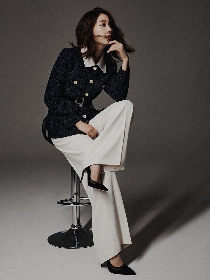 Belum lama ini, aktris cantik Park Shin Hye tampil dalam pemotretan bersama label fashion MOJO.S.PHINE yang turut diunggah di Instagram pribadinya sekaligus Instagram brand tersebut./ Foto: instagram.com/mojo.s.phine