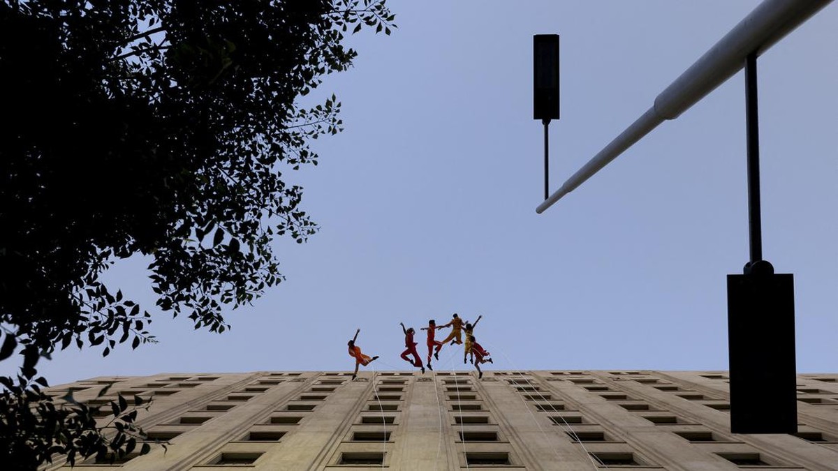 FOTO: Menari Melawan Gravitasi di Langit Chile