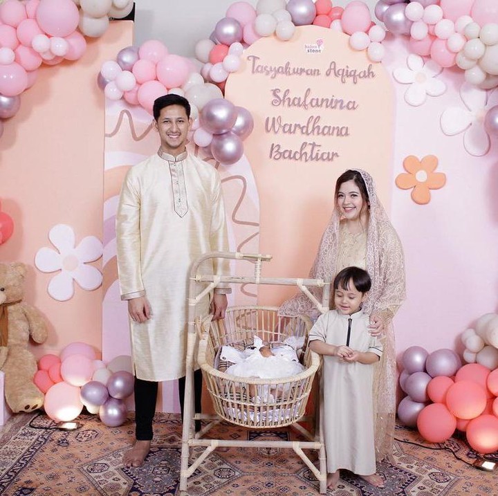 <p>Tasya Kamila melahirkan anak keduanya yang berjenis kelamin perempuan pada 1 Januari 2023, Bunda. Belum lama ini, ia dan sang suami, Randi Bachtiar, mengadakan akikah untuk sang putri. (Foto: Instagram: @tasyakamila)</p>