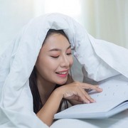 Sederet Manfaat Membaca Buku Sebelum Tidur yang Sayang Dilewatkan, Bisa Jadi Kebiasaan Baik Baru Nih!