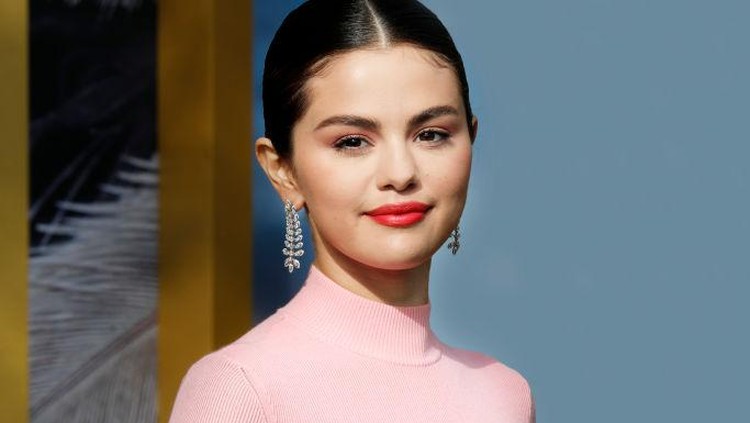 Selena Gomez WESTWOOD, CALIFORNIA - JANUARY 11: (EDITORS NOTE: Image has been digitally retouched) Selena Gomez arrives at the Premiere for 'Dolittle' at Regency Village Theatre on January 11, 2020 in Westwood, California. (Photo by Kurt Krieger - Corbis/Corbis via Getty Images)