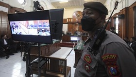 Kesaksian Aremania: Jatuh dari Tribun, Tak Bisa Melihat, Muka Panas