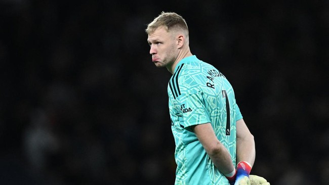 Kemenangan Arsenal atas Tottenham Hotspur diiringi insiden yang melibatkan Aaron Ramsdale setelah wasit meniup peluit panjang.