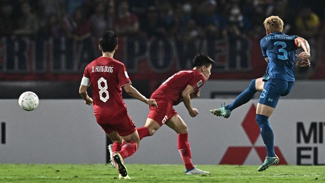 Thailand unggul 1-0 atas Vietnam hingga akhir babak pertama leg kedua final Piala AFF 2022 di Stadion Thammasat, Pathum Thani, Senin (16/1).