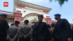 VIDEO: 1.600 Polisi Amankan Sidang Perdana Tragedi Kanjuruhan