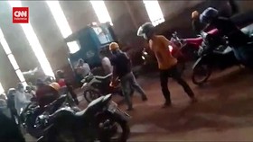 VIDEO: Bentrokan Maut Ratusan Pekerja PT GNI, Dua Tewas Termasuk TKA