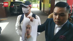 VIDEO: Diperiksa Sebagai Tersangka, Ferry Irawan Komentar Begini