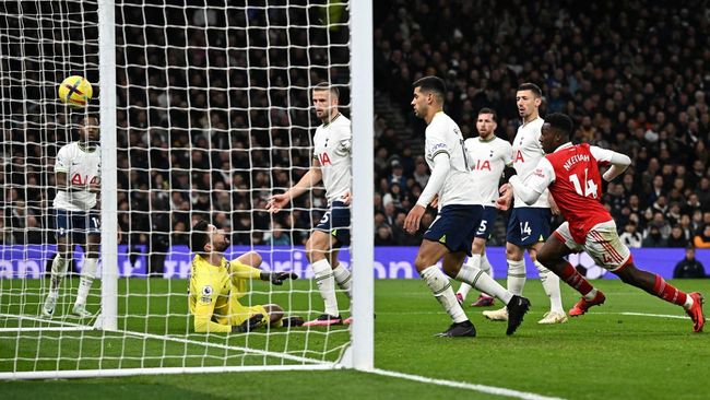 Arsenal Unggul 2-0 atas Tottenham