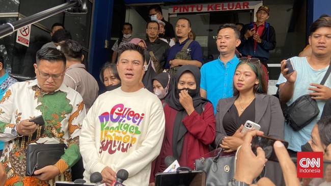 Selebritas Baim Wong turut bertemu langsung MK (25), tersangka yang telah ditangkap. Baim Wong bersyukur MK telah diciduk polisi.