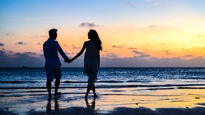 5 Pertanyaan Ini Perlu Kamu Tanyakan ke Diri Sendiri Sebelum Putuskan Balikan dengan Mantan!