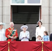 4 Buku Tentang Kerajaan Inggris yang Laris Manis di Pasaran
