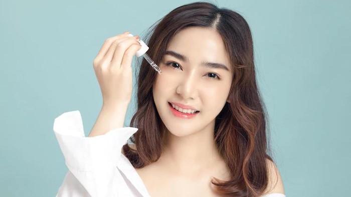 img-title Biar Glowing, Bolehkah Pakai Retinol dan Vitamin C Bersamaan dalam Skincare Routine? Ini Caranya Kata Ahli Kulit!