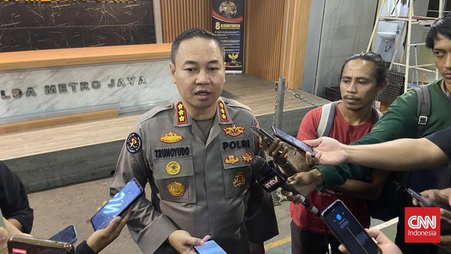 Anggota Densus 88 Bripda HS pembunuh sopir taksi online di Depok, dijerat pasal 338 KUHP dengan ancaman penjara maksimal 15 tahun.