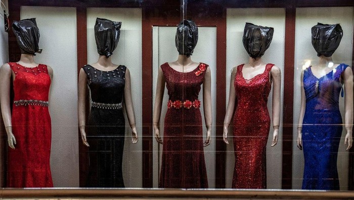 Kepala Manekin di Toko Pakaian Afghanistan Dibungkus Kain dan Plastik, Ada Apa?