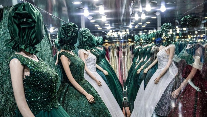 Kepala Manekin di Afghanistan Ditutupi Kain dan Plastik