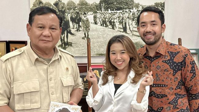 Kiky Saputri berguyon impian jadi Ibu Menhan gagal saat mengantarkan undangan pernikahannya dengan M Khairi ke Prabowo Subianto.