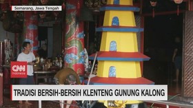 VIDEO: Tradisi Bersih-Bersih Klenteng Gunung Kalong