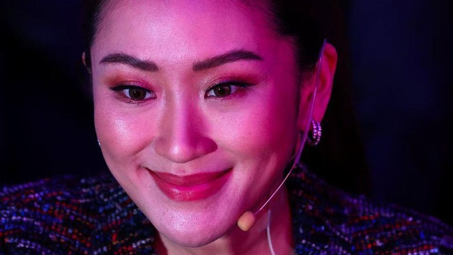 Paetongtarn Shinawarta maju ke pemilu Thailand dari Partai Pheu Thai, menantang petahana Perdana Menteri Prayut Chan-o-Cha.