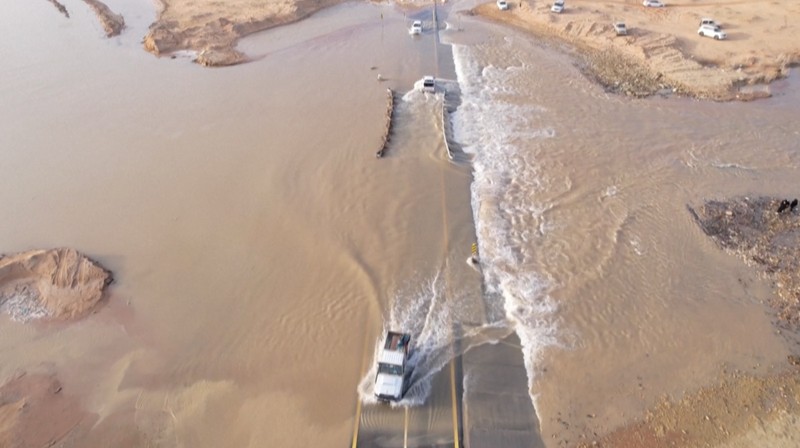 Salah satu lembah sungai terpanjang di Arab Saudi, Wadi Al-Rummah dipenuhi air. (AFP TV) Salah satu lembah sungai terpanjang di Arab Saudi, Wadi Al-Rummah dipenuhi air. (AFP TV)