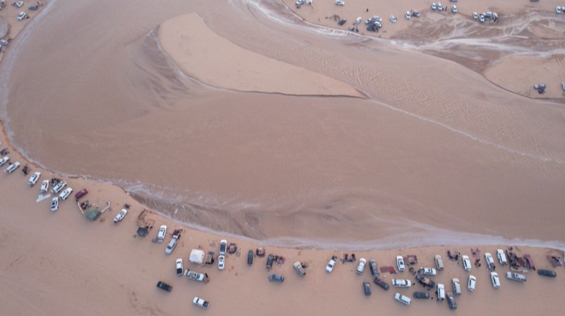 Salah satu lembah sungai terpanjang di Arab Saudi, Wadi Al-Rummah dipenuhi air. (AFP TV) Salah satu lembah sungai terpanjang di Arab Saudi, Wadi Al-Rummah dipenuhi air. (AFP TV)