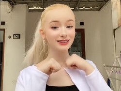 Cerita Bule Barbie dari Jerman yang Viral Fasih Bahasa Sunda dan Suka Seblak