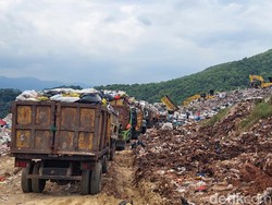 Walhi: Pembatasan Pembuangan Sampah ke TPA Sarimukti Bukan Solusi