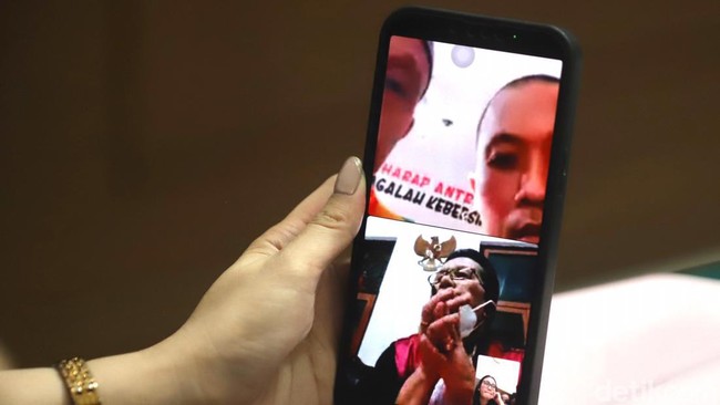 Korban tukang becak pembobol tabungan nasabah BCA berharap uangnya kembali utuh Rp320 juta.