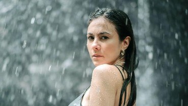 img-title Fakta di Balik Foto 'Open BO' Wulan Guritno yang Kontroversial