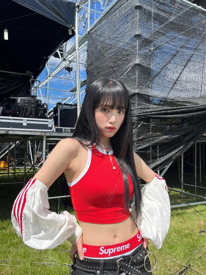 Bagaimana menurut Beauties tentang penampilan Yena ini? Selamat juga untuk Choi Ye Na atas album barunya sebagai solois!/ Foto: instagram.com/yena.jigumina